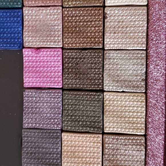 Revlon Prismatic Eyeshadows Depotted. - Picture 3 of 4